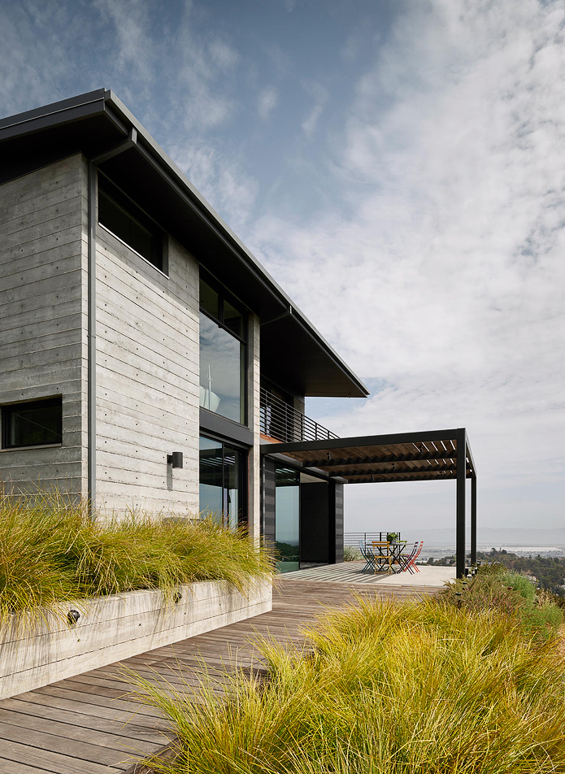 Urban Canyon San Carlos, CA exterior view of building and grounds